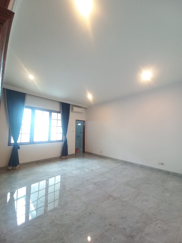 Classy and Spacious Unfurnished 5 BR House