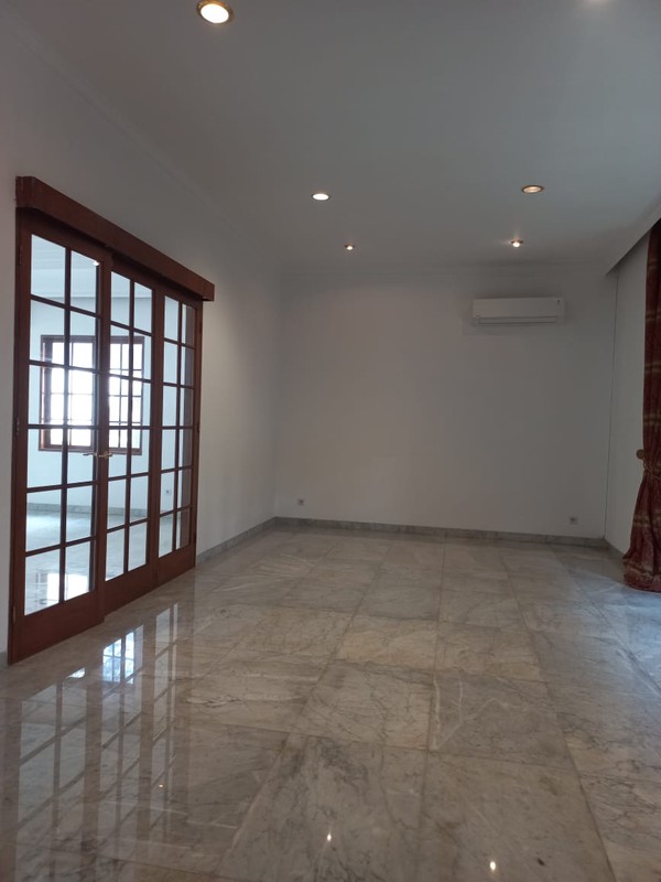 Classy and Spacious Unfurnished 5 BR House