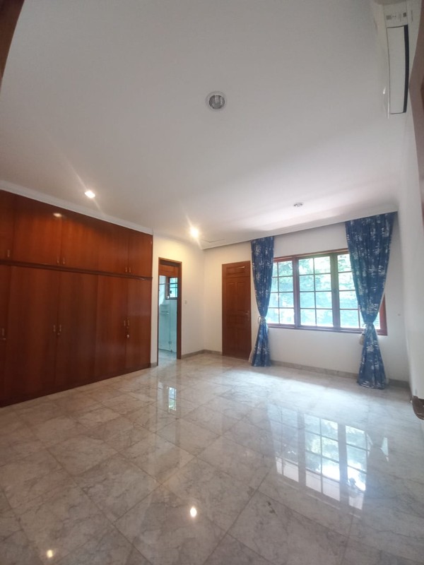 Classy and Spacious Unfurnished 5 BR House