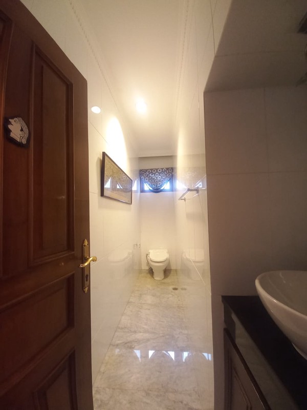 Classy and Spacious Unfurnished 5 BR House