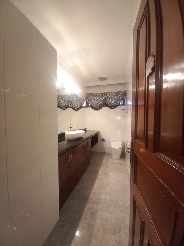 Classy and Spacious Unfurnished 5 BR House