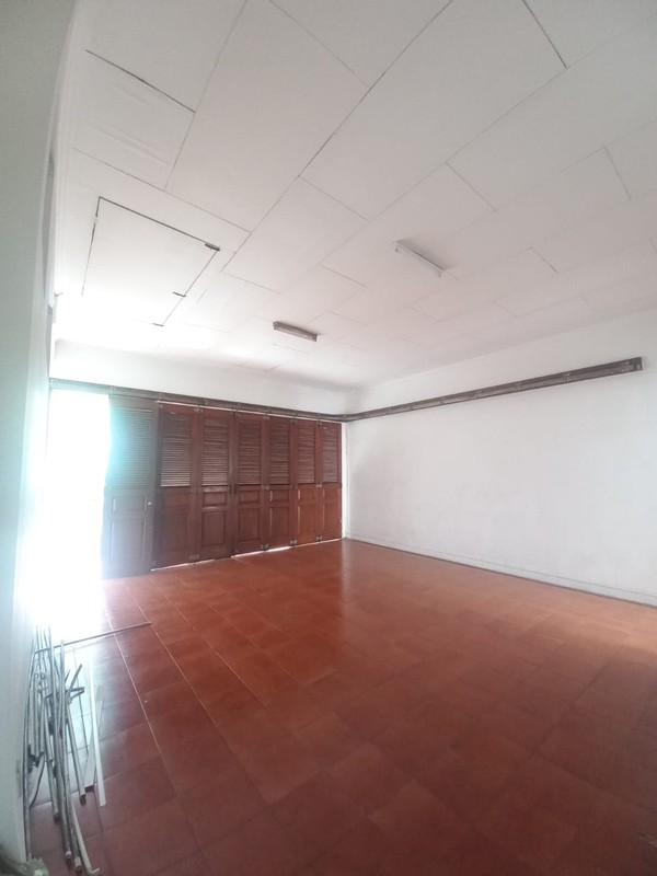 Classy and Spacious Unfurnished 5 BR House