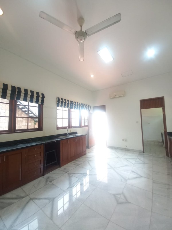 Classy and Spacious Unfurnished 5 BR House