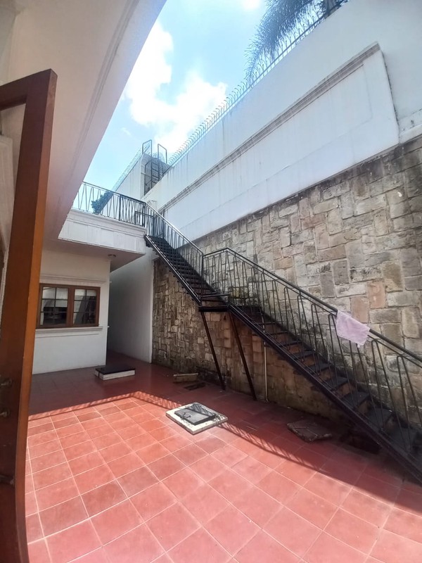 Classy and Spacious Unfurnished 5 BR House