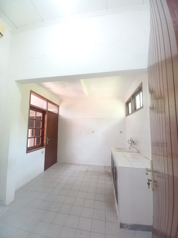 Classy and Spacious Unfurnished 5 BR House