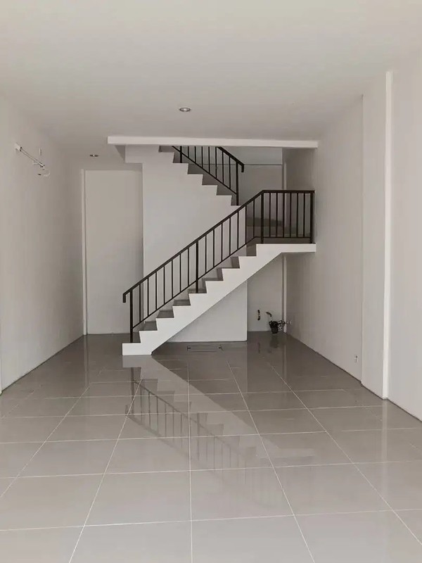 Hot Price. Ruko modern di ruko La Vallee Citra Garden Serpong, Cisauk