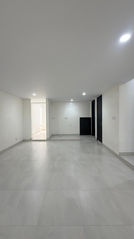 Rumah di Pejaten - Baru Modern Klasik 4 Lantai + Rooftop & Pool