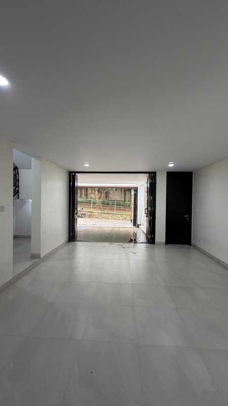 Rumah di Pejaten - Baru Modern Klasik 4 Lantai + Rooftop & Pool