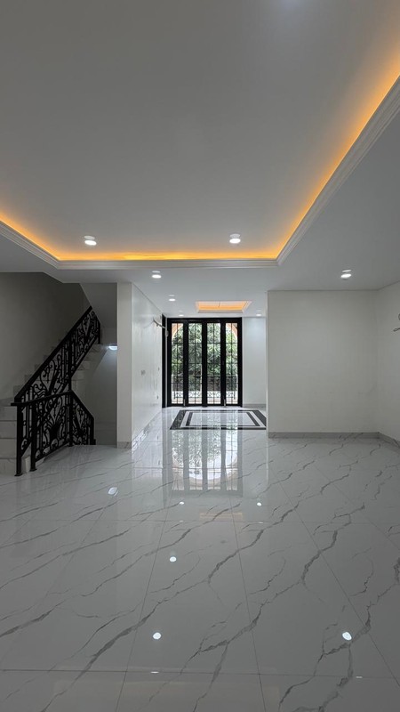 Rumah di Pejaten - Baru Modern Klasik 4 Lantai + Rooftop & Pool