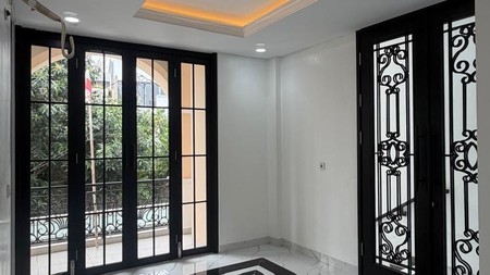 Rumah di Pejaten - Baru Modern Klasik 4 Lantai + Rooftop & Pool