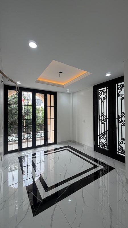 Rumah di Pejaten - Baru Modern Klasik 4 Lantai + Rooftop & Pool