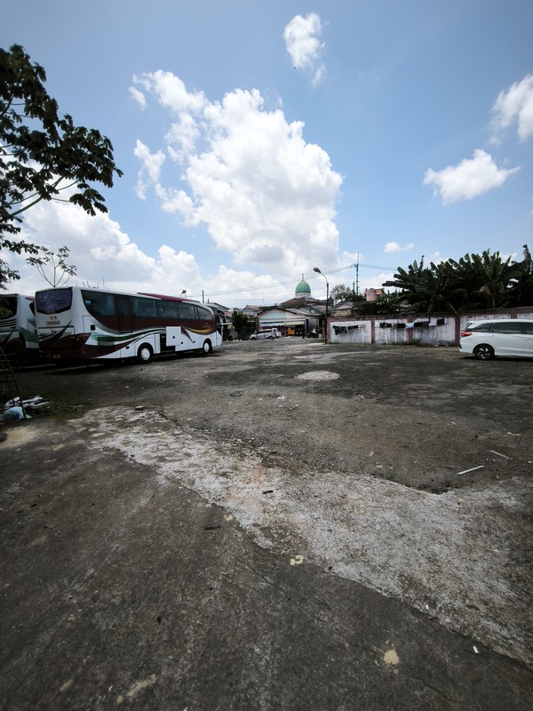 Garasi POOL Bus Deborah di Depok - Dijual Cepat !! 