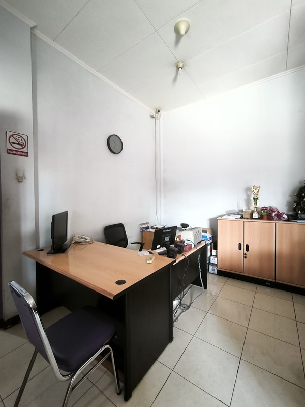 Dijual Cepat !! Kantor EX PO Deborah Lokasi Strategis di Depok 