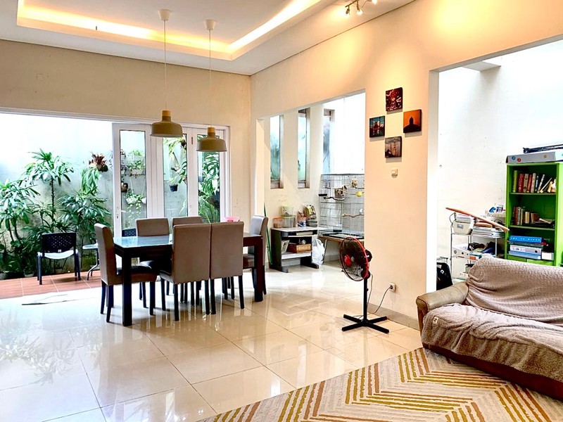 Rumah Dijual Kebayoran Heights Bintaro Jaya | 2.5 Lantai, Open Plan with Natural Light