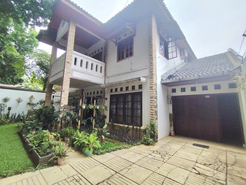 Rumah Nyaman & Asri, Halaman Luas, Akses Mudah, Siap Huni