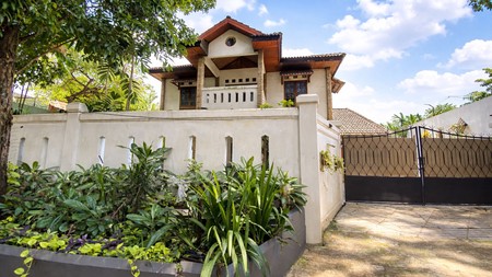 Rumah Nyaman & Asri, Halaman Luas, Akses Mudah, Siap Huni