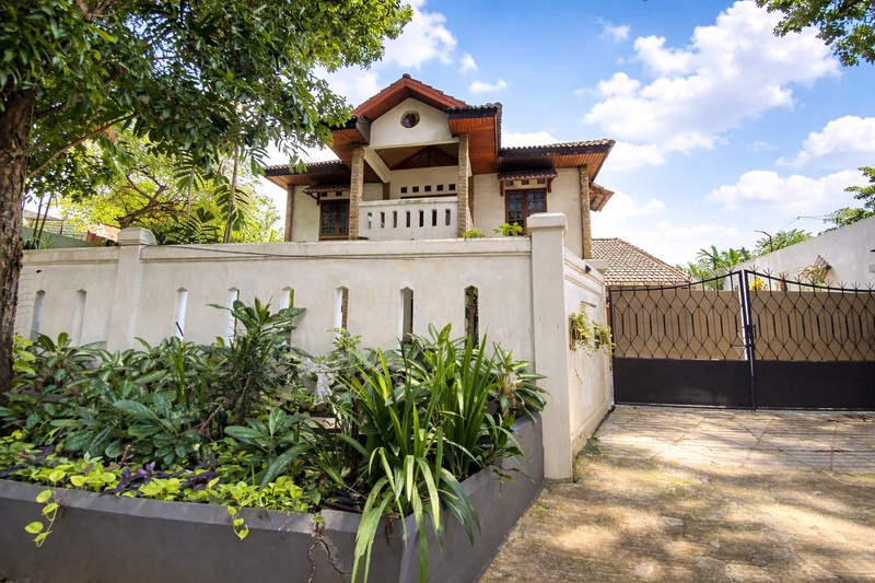 Rumah Nyaman & Asri, Halaman Luas, Akses Mudah, Siap Huni