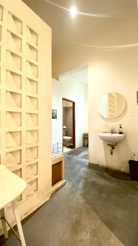 Rumah sewa strategis cocom untuk Coffe Shop dan office di Senayan Bintaro 