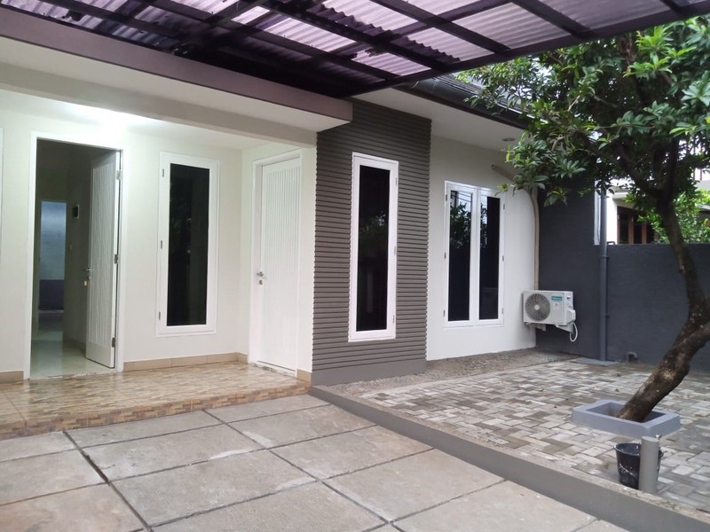 Disewakan Rumah 1 Lantai Bintaro - 2+1 KT, Taman Depan Belakang, Strategis!