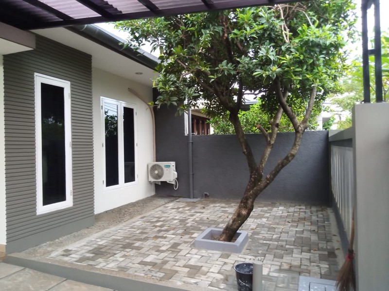 Disewakan Rumah 1 Lantai Bintaro - 2+1 KT, Taman Depan Belakang, Strategis!