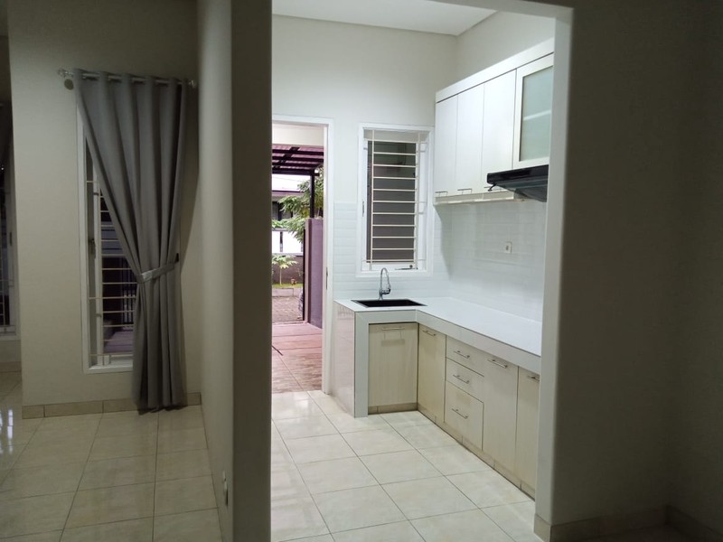 Disewakan Rumah 1 Lantai Bintaro - 2+1 KT, Taman Depan Belakang, Strategis!