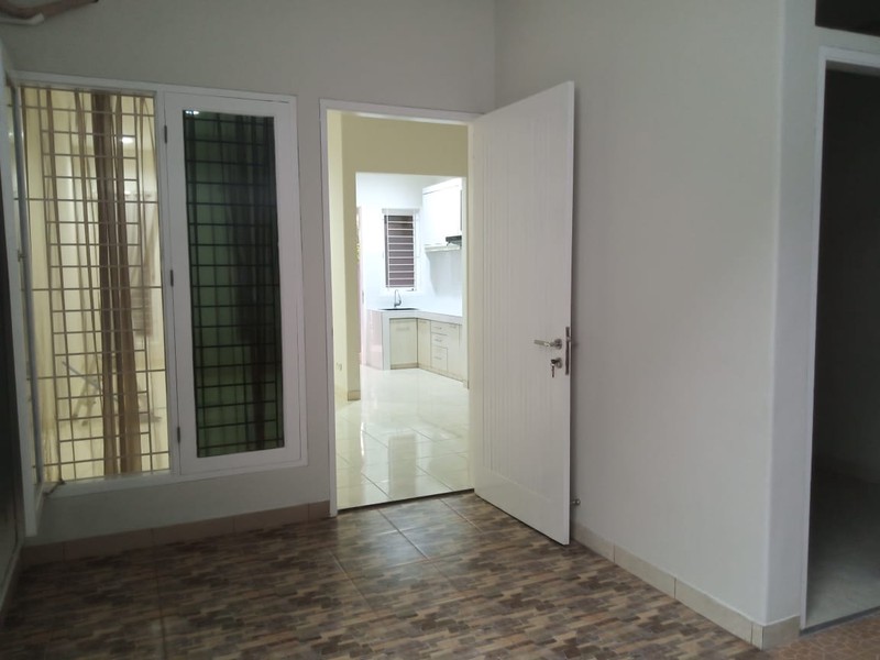 Disewakan Rumah 1 Lantai Bintaro - 2+1 KT, Taman Depan Belakang, Strategis!