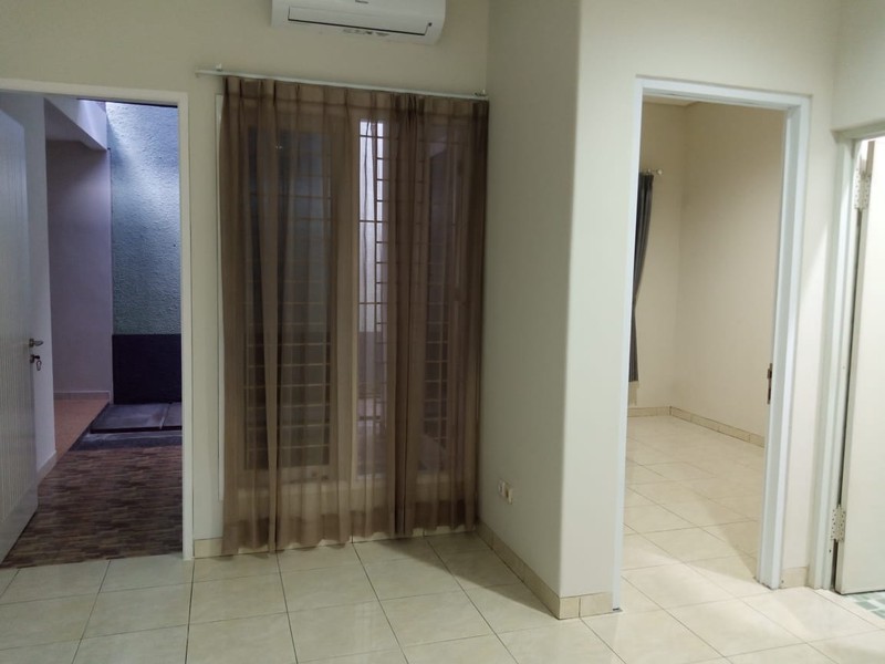 Disewakan Rumah 1 Lantai Bintaro - 2+1 KT, Taman Depan Belakang, Strategis!