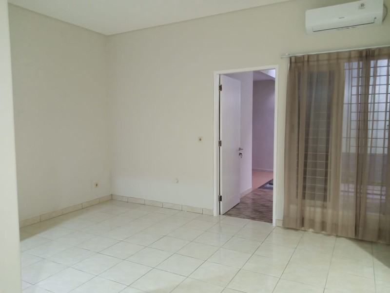 Disewakan Rumah 1 Lantai Bintaro - 2+1 KT, Taman Depan Belakang, Strategis!