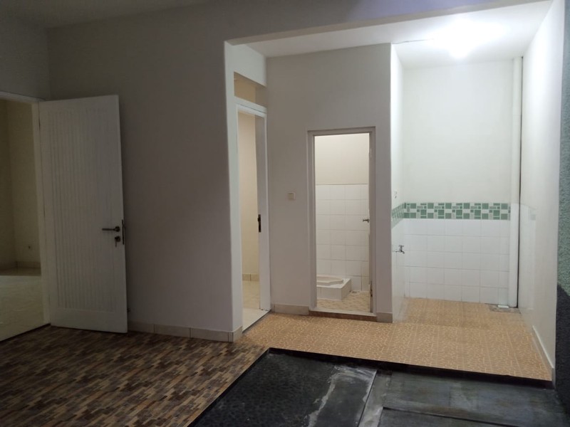 Disewakan Rumah 1 Lantai Bintaro - 2+1 KT, Taman Depan Belakang, Strategis!