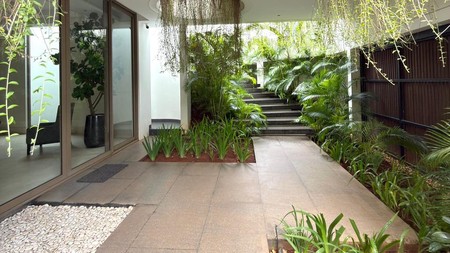 Rumah Hoek Mewah 4 Lantai di PIK 1