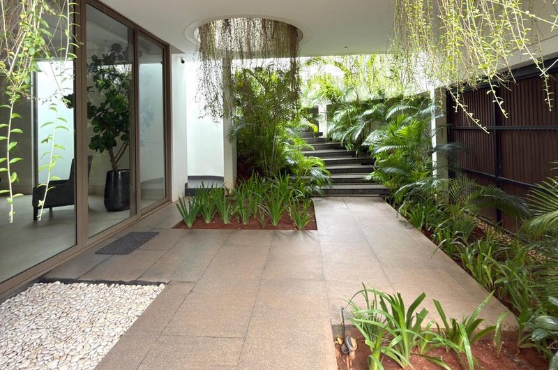 Rumah Hoek Mewah 4 Lantai di PIK 1