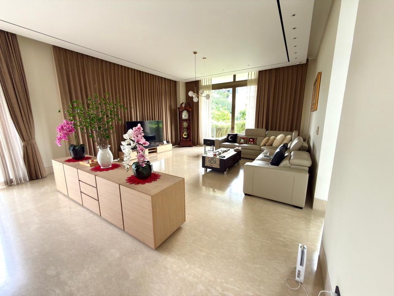 Rumah Hoek Mewah 4 Lantai di PIK 1