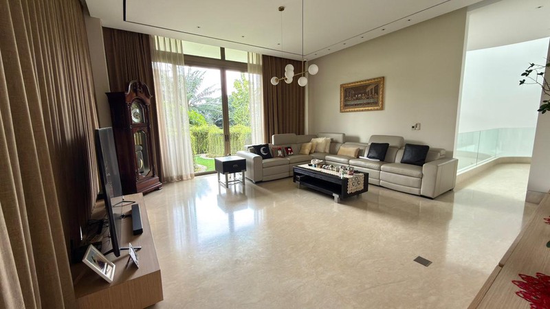 Rumah Hoek Mewah 4 Lantai di PIK 1