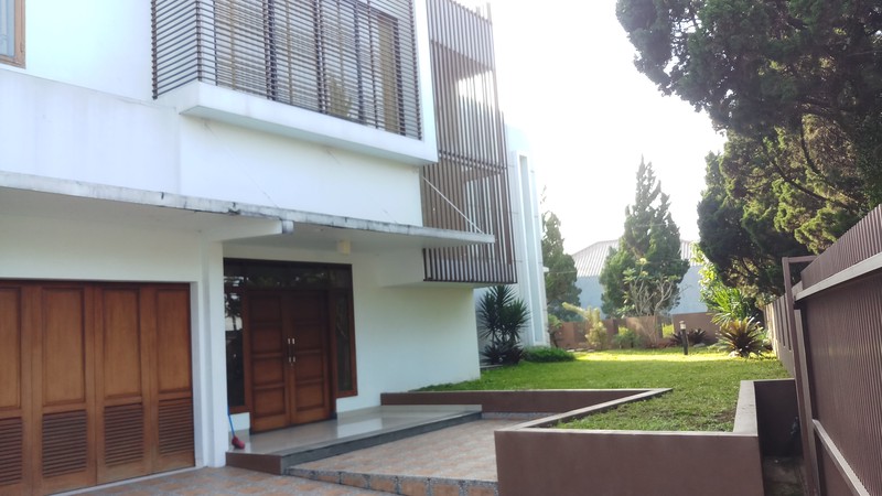 Disewakan Rumah Luas hanya untuk Rumah Tinggal dekat Kabuci Cafe di kolonel masturi, Cimahi