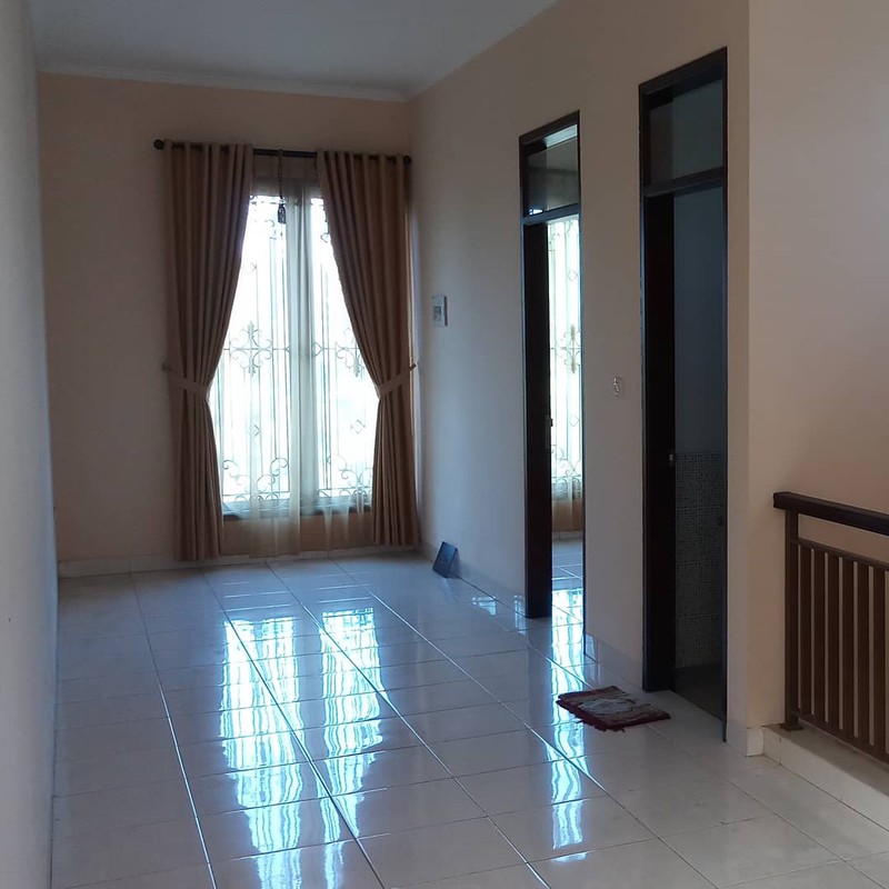 Disewakan Rumah Luas hanya untuk Rumah Tinggal dekat Kabuci Cafe di kolonel masturi, Cimahi