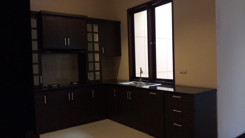 Disewakan Rumah Luas hanya untuk Rumah Tinggal dekat Kabuci Cafe di kolonel masturi, Cimahi