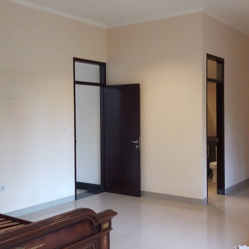 Disewakan Rumah Luas hanya untuk Rumah Tinggal dekat Kabuci Cafe di kolonel masturi, Cimahi