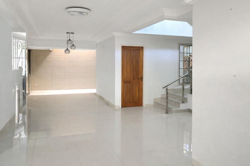 Rumah desain klasik di Gading Kirana Barat, Kelapa Gading. 9x17. Rapih. Terawat. Tersewa sampai mid May 2026