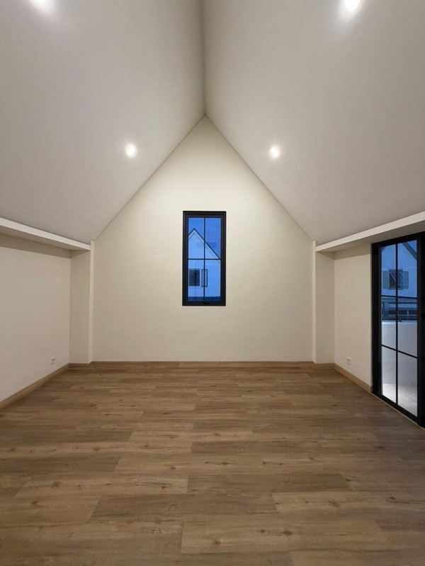 Hot Deal. Rumah modern cluster Louise. gading Serpong. 