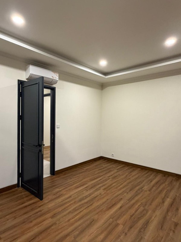 Hot Deal. Rumah modern cluster Louise. gading Serpong. 