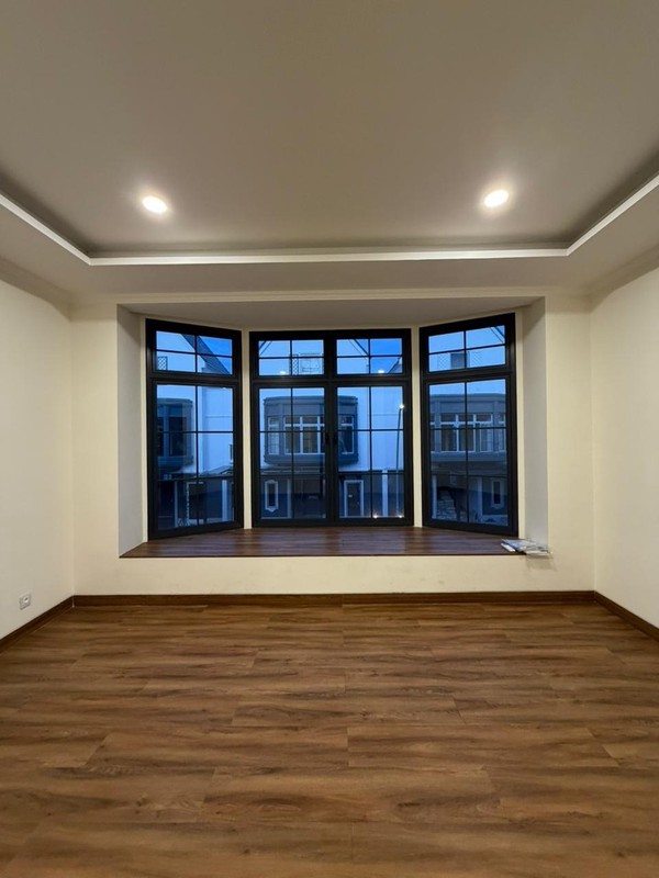 Hot Deal. Rumah modern cluster Louise. gading Serpong. 