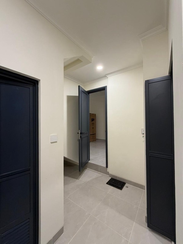 Hot Deal. Rumah modern cluster Louise. gading Serpong. 