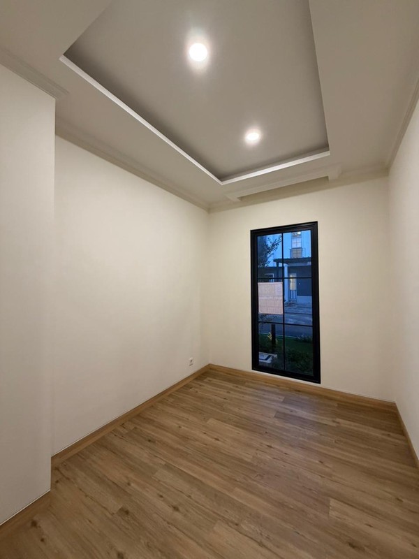 Hot Deal. Rumah modern cluster Louise. gading Serpong. 