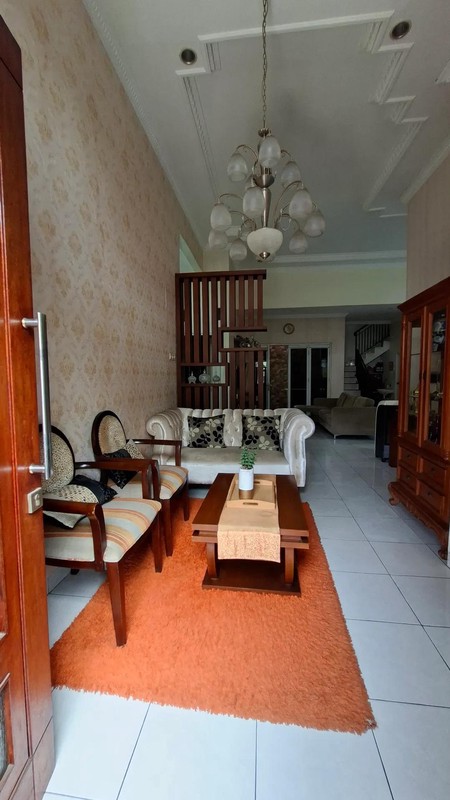 Rumah Hoek - Kokoh Rapi Bersih di Vila Nusa Indah V 