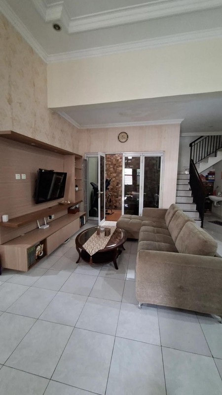 Rumah Hoek - Kokoh Rapi Bersih di Vila Nusa Indah V 