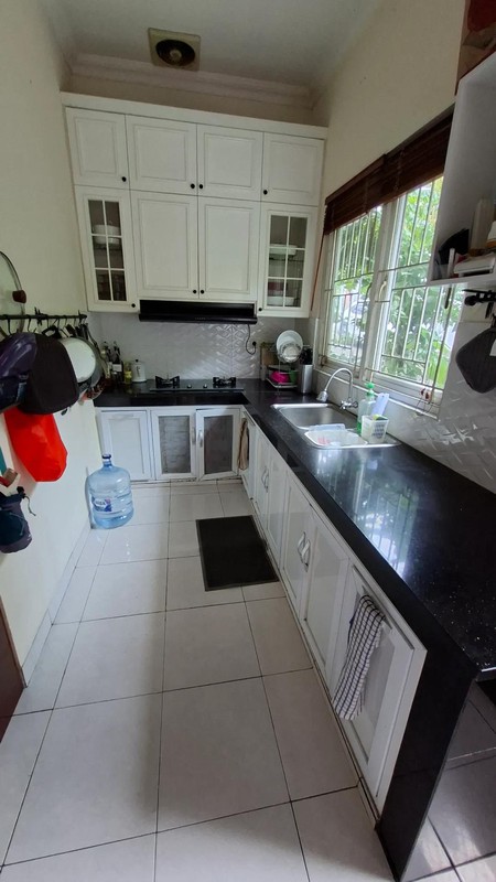 Rumah Hoek - Kokoh Rapi Bersih di Vila Nusa Indah V 