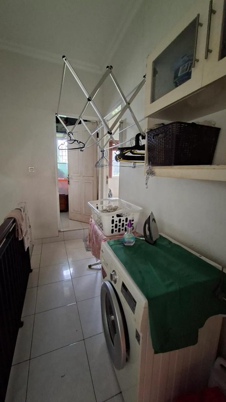 Rumah Hoek - Kokoh Rapi Bersih di Vila Nusa Indah V 