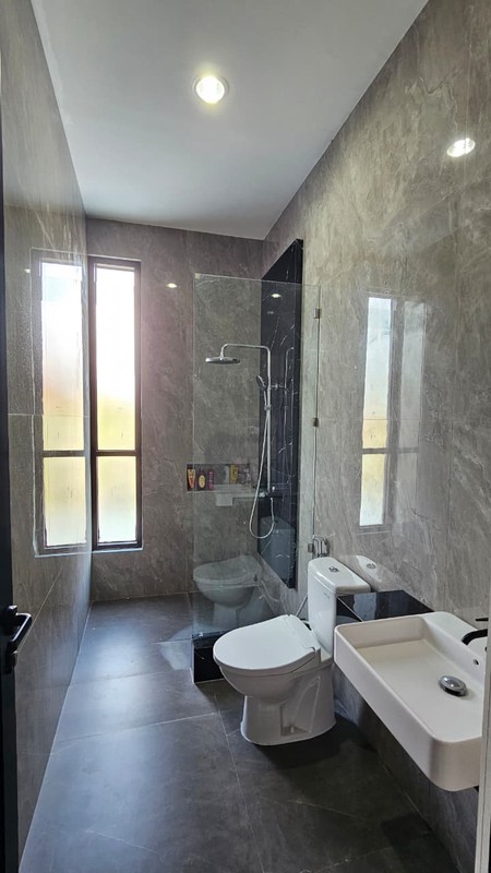 New Private Pool Dijual Rumah Citraland Fullerton Place Surabaya Full Furnished -Gym Room -10 Unit Ac - Ruang Outdoor Bbq -8 Unit Cctv Strategis Dekat Raffles Garden, Newton Hill, Merlion Citraland