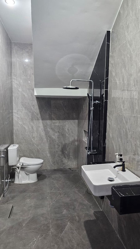 New Private Pool Dijual Rumah Citraland Fullerton Place Surabaya Full Furnished -Gym Room -10 Unit Ac - Ruang Outdoor Bbq -8 Unit Cctv Strategis Dekat Raffles Garden, Newton Hill, Merlion Citraland