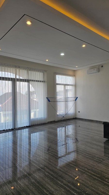 New Private Pool Dijual Rumah Citraland Fullerton Place Surabaya Full Furnished -Gym Room -10 Unit Ac - Ruang Outdoor Bbq -8 Unit Cctv Strategis Dekat Raffles Garden, Newton Hill, Merlion Citraland